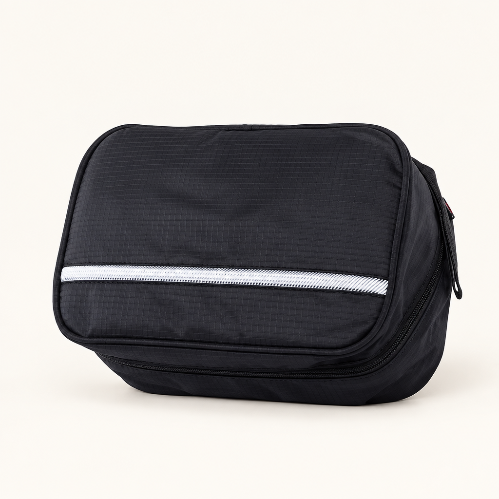 Wakefield hanging toiletry bag in Black