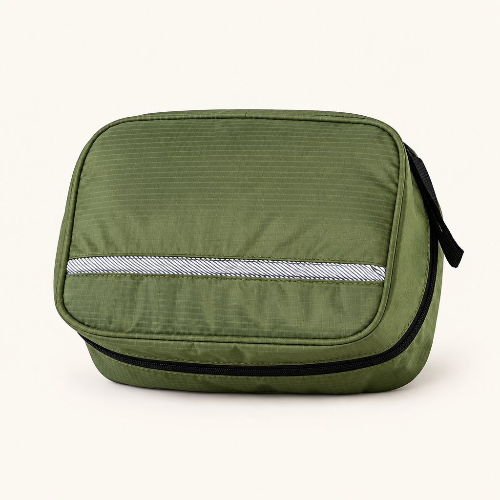 Wakefield hanging toiletry bag in Army Green